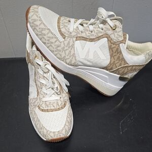 Michael Kors Beige and White Women's Sneakers 💖